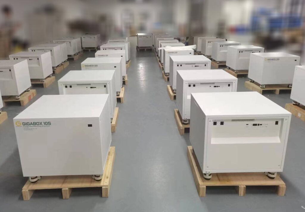 Pin lưu trữ Gigabox 10S trong quá trình sản xuất